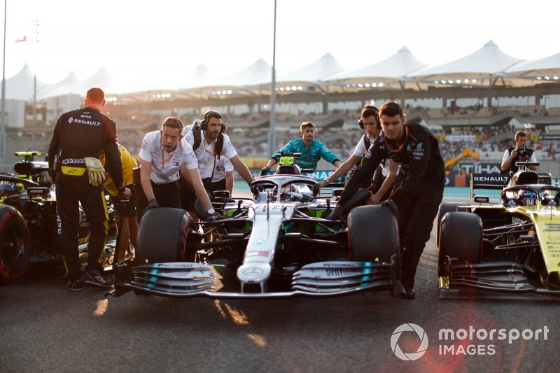 Lewis Hamilton, Mercedes AMG F1 W10, sur la grille