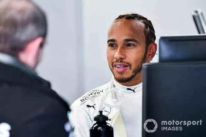Lewis Hamilton, Mercedes-AMG Petronas F1 in the garage