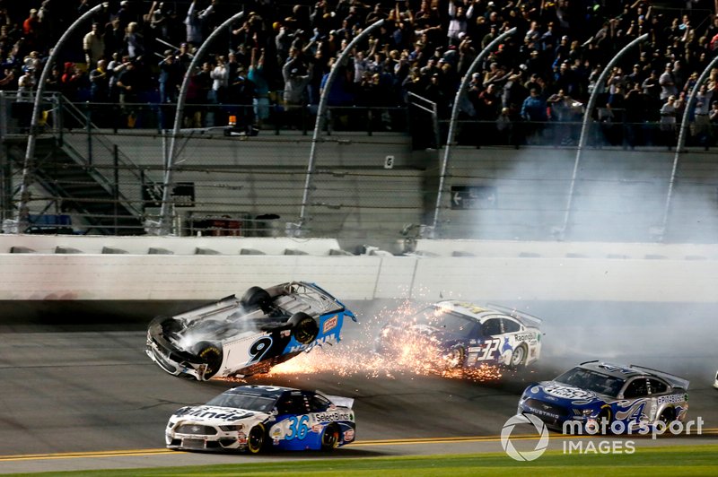 Choque de Ryan Newman, Roush Fenway Racing, Ford Mustang Koch Industries