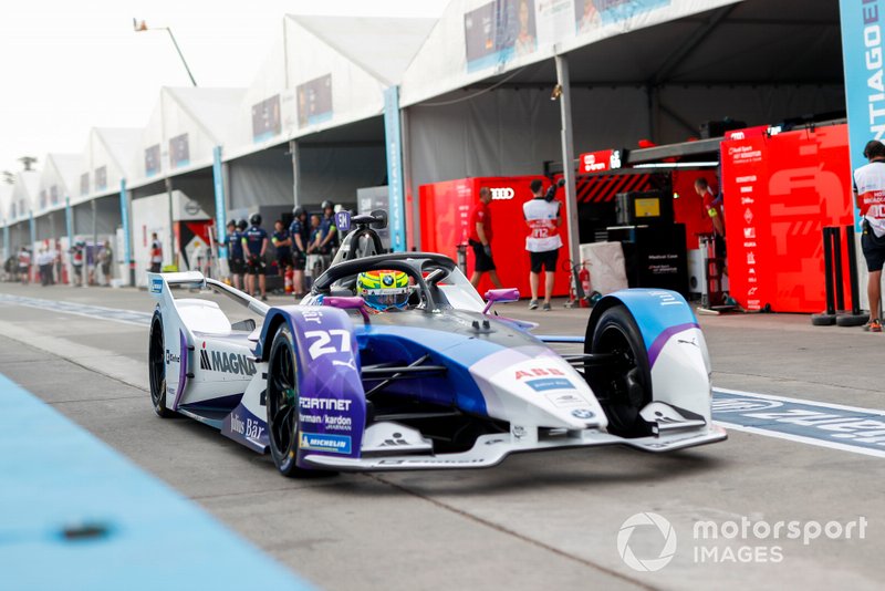 Alexander Sims, BMW I Andretti Motorsports, BMW iFE.20 esce dalla pit lane