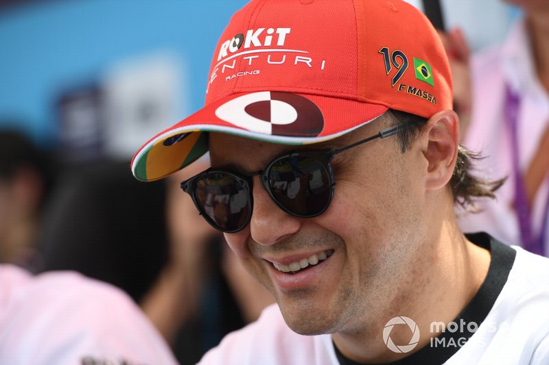 Felipe Massa, Venturi signs autographs for fans