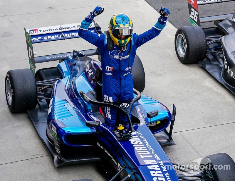 Igor Fraga comemora vitória na corrida 3 da etapa de Hampton Downs da TRS