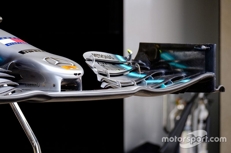 Mercedes AMG F1 W10, dettaglio dell'ala anteriore