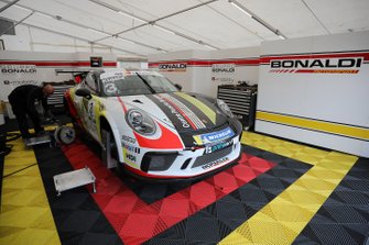 La Porsche di Patrick Kujala, Bonaldi Motorsport, nel garage