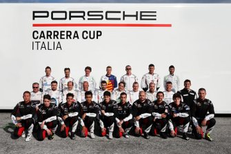Foto di gruppo dei piloti 2019 della Carrera Cup Italia