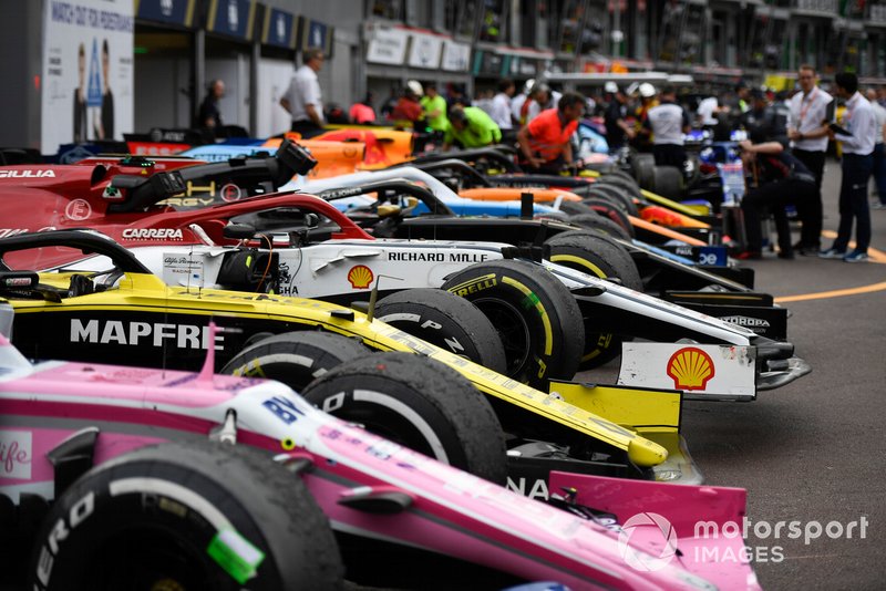 Los coches en Parc Ferme después de la carrera