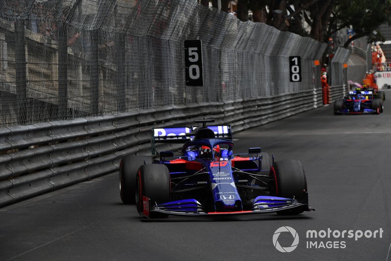 Daniil Kvyat, Toro Rosso STR14, Alexander Albon, Toro Rosso STR14
