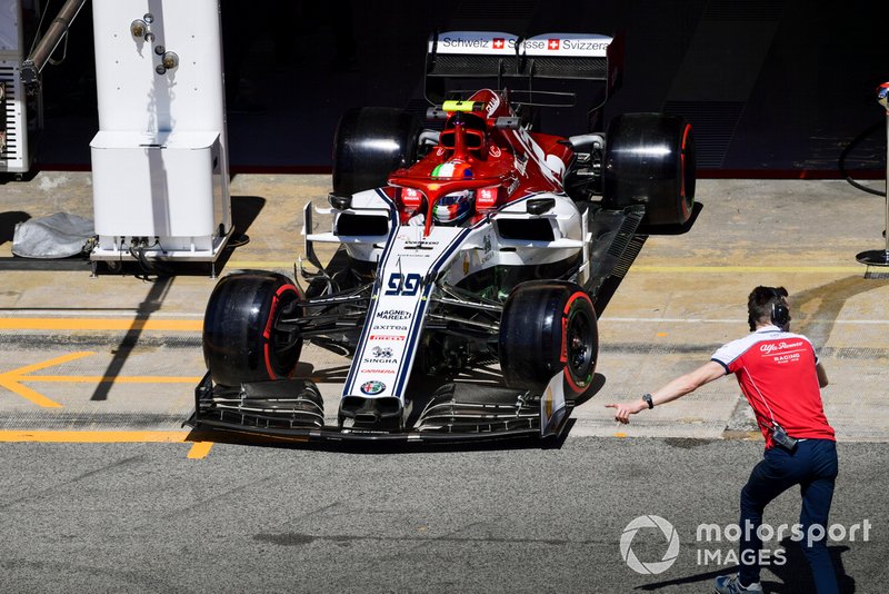 Antonio Giovinazzi, Alfa Romeo Racing C38, leaves the garage