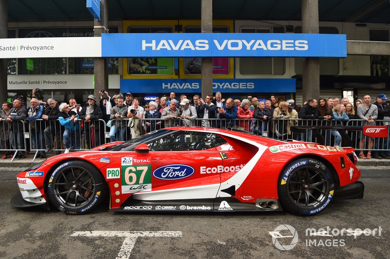 №67 Ford GT