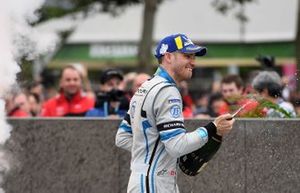 Edoardo Mortara, Venturi Formula E celebra con champagne