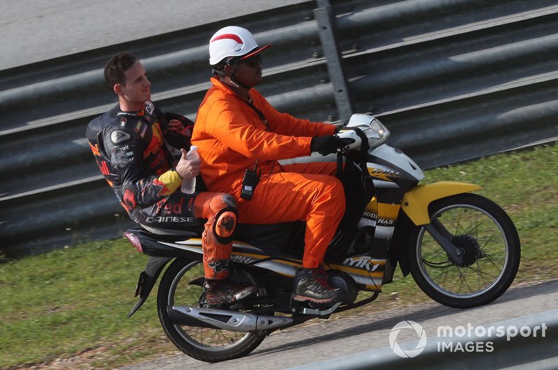 Pol Espargaró, Red Bull KTM Factory Racing después de la caída