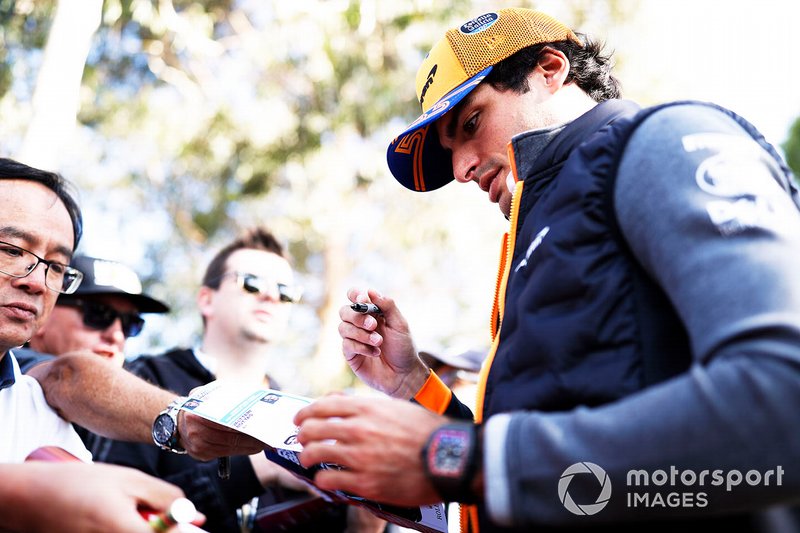 Carlos Sainz Jr., McLaren signs autographs for fans