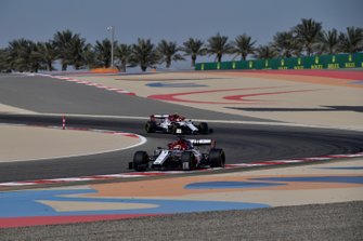 Kimi Raikkonen, Alfa Romeo Racing C38, -Antonio Giovinazzi, Alfa Romeo Racing C38