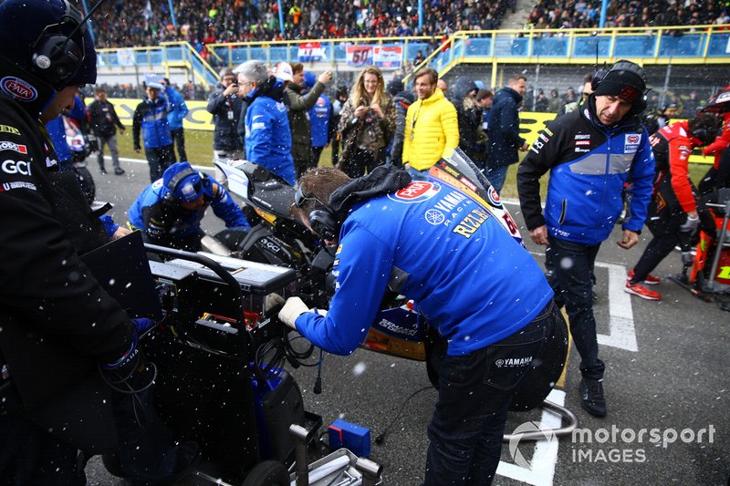 Griglia con la neve