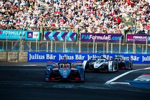 Robin Frijns, Envision Virgin Racing, Audi e-tron FE05 Jose Maria Lopez, Dragon Racing, Penske EV-3, both in attack mode ahead of Sam Bird, Envision Virgin Racing, Audi e-tron FE05 