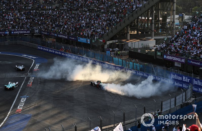 Lucas Di Grassi, Audi Sport ABT Schaeffler, Audi e-tron FE05 doing donuts to celebrate his victory