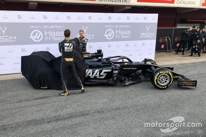 Kevin Magnussen, Haas F1 Team, Romain Grosjean, Haas F1 Team, unveil the new Haas VF-19