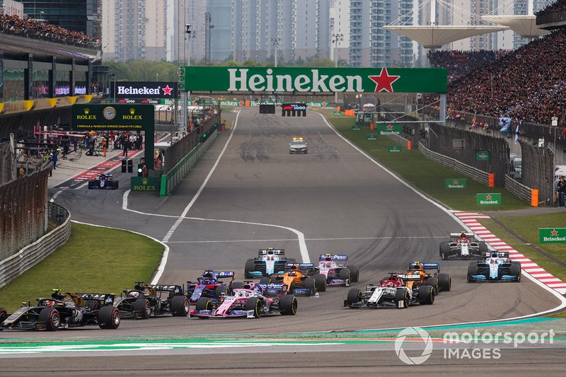 Kevin Magnussen, Haas F1 Team VF-19, Romain Grosjean, Haas F1 Team VF-19, Sergio Perez, Racing Point RP19, Daniil Kvyat, Toro Rosso STR14, Kimi Raikkonen, Alfa Romeo Racing C38, Carlos Sainz Jr., McLaren MCL34.