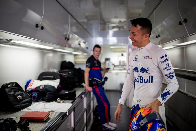 Alex Albon, Scuderia Toro Rosso dans le motorhome