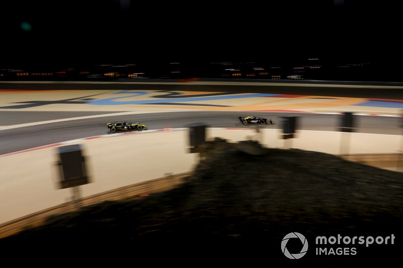 Kevin Magnussen, Haas F1 Team VF-19, Daniel Ricciardo, Renault R.S.19