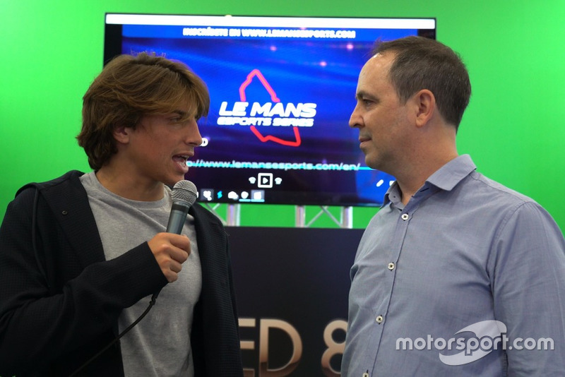 Roberto Merhi y Jacobo Vega, en la Madrid Games Week