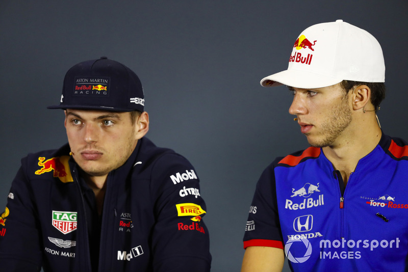 Max Verstappen, Red Bull Racing, et Pierre Gasly, Toro Rosso, lors de la conférence de presse