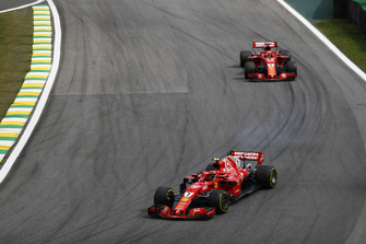 Kimi Raikkonen, Ferrari SF71H, Sebastian Vettel, Ferrari SF71H