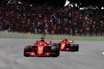 Sebastian Vettel, Ferrari SF71H et Kimi Raikkonen, Ferrari SF71H sur la grille