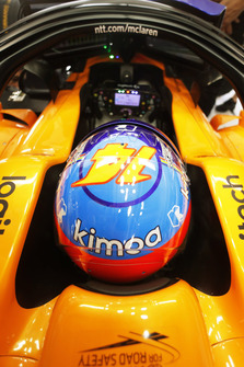 Fernando Alonso, McLaren, dans son cockpit