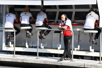 Frederic Vasseur, directeur de Sauber sur le muret des stands