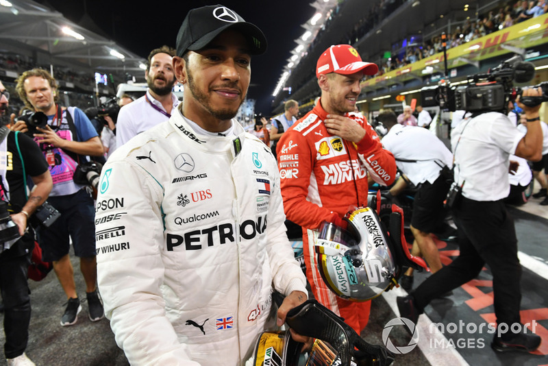 Lewis Hamilton, Mercedes AMG F1 y Sebastian Vettel, Ferrari en Parc Ferme