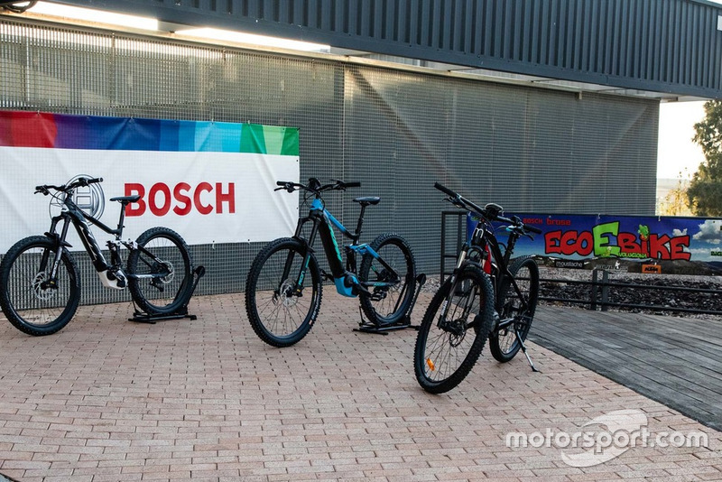 II Curso de Conducción y Nuevas Tecnologías BOSCH - Motor1.com España - Motorsport.com