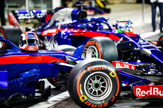 Les voitures de Pierre Gasly, Scuderia Toro Rosso STR13 et Brendon Hartley, Toro Rosso STR13