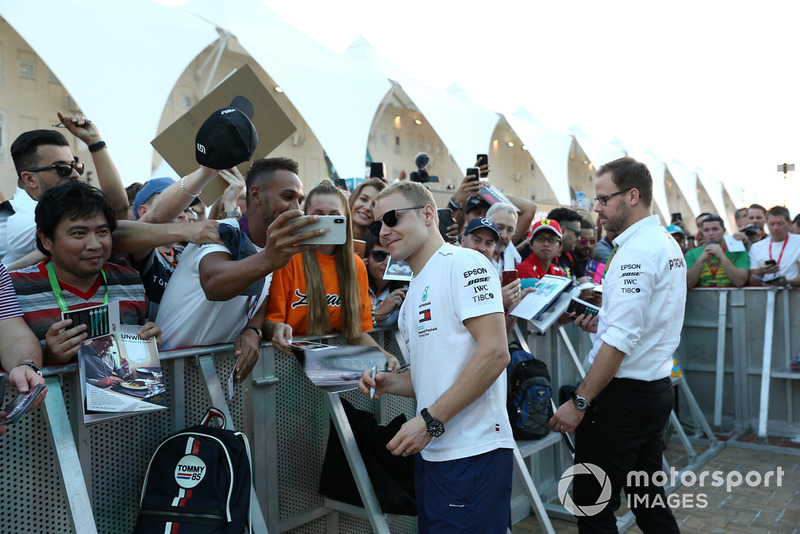 Valtteri Bottas, Mercedes AMG F1 fans selfie