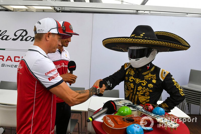 Kimi Raikkonen, Alfa Romeo Racing, Antonio Giovinazzi, Alfa Romeo Racing, Mario Achi