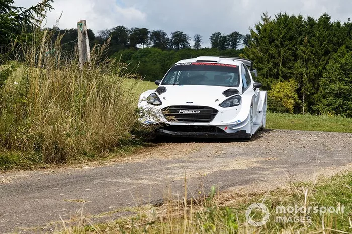 Valtteri Bottas prova la Ford Fiesta WRC del team M-Sport