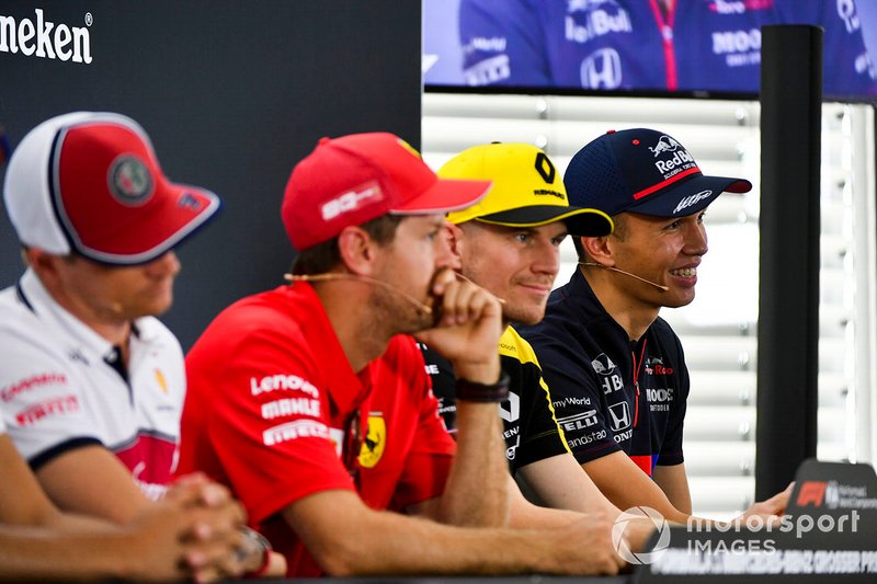 Alexander Albon, Toro Rosso, Nico Hulkenberg, Renault F1 Team, Sebastian Vettel, Ferrari y Kimi Raikkonen, Alfa Romeo Racing en la conferencia de prensa