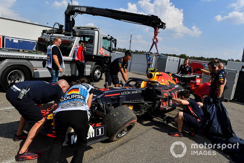 The damaged car of Pierre Gasly, Red Bull Racing RB15, is lifted from a truck