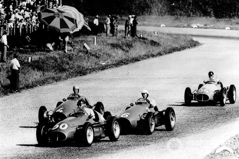 Juan Manuel Fangio, Maserati A6GCM, lidera Giuseppe Farina, Ferrari 500, Alberto Ascari, Ferrari 500 y Onofre Marimon, Maserati A6GCM