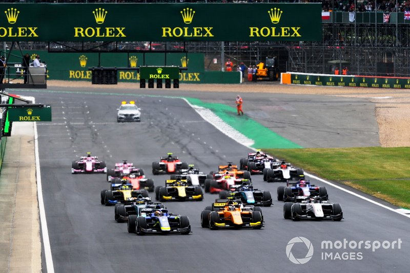 Louis Deletraz, Carlin Jack Aitken, Campos Racing and Callum Ilott, Sauber Junior Team by Charouz at the start of the race