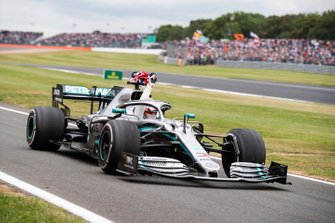 Yarış galibi Lewis Hamilton, Mercedes AMG F1 W10, Parc Ferme