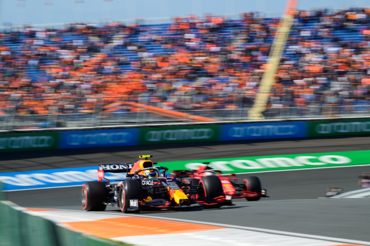 Sergio Perez, Red Bull Racing RB16B, Charles Leclerc, Ferrari SF21