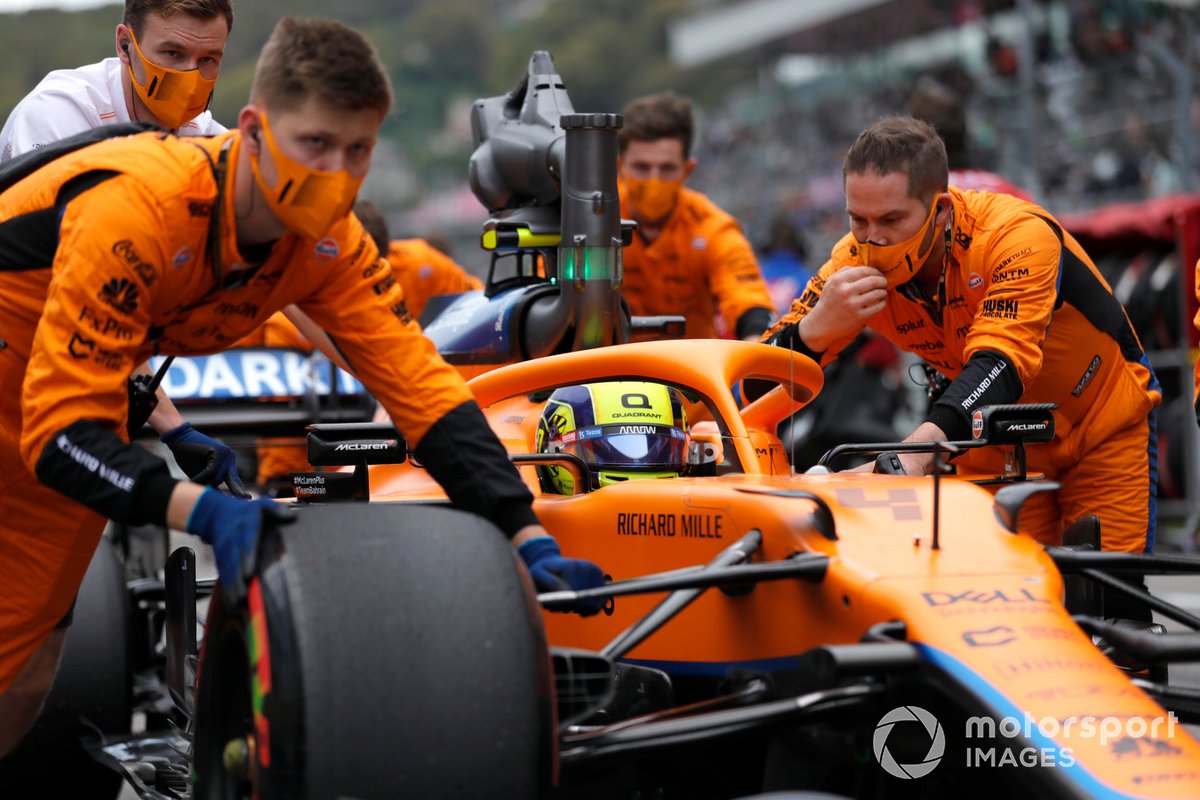 Lando Norris, McLaren MCL35M, arriva sulla griglia