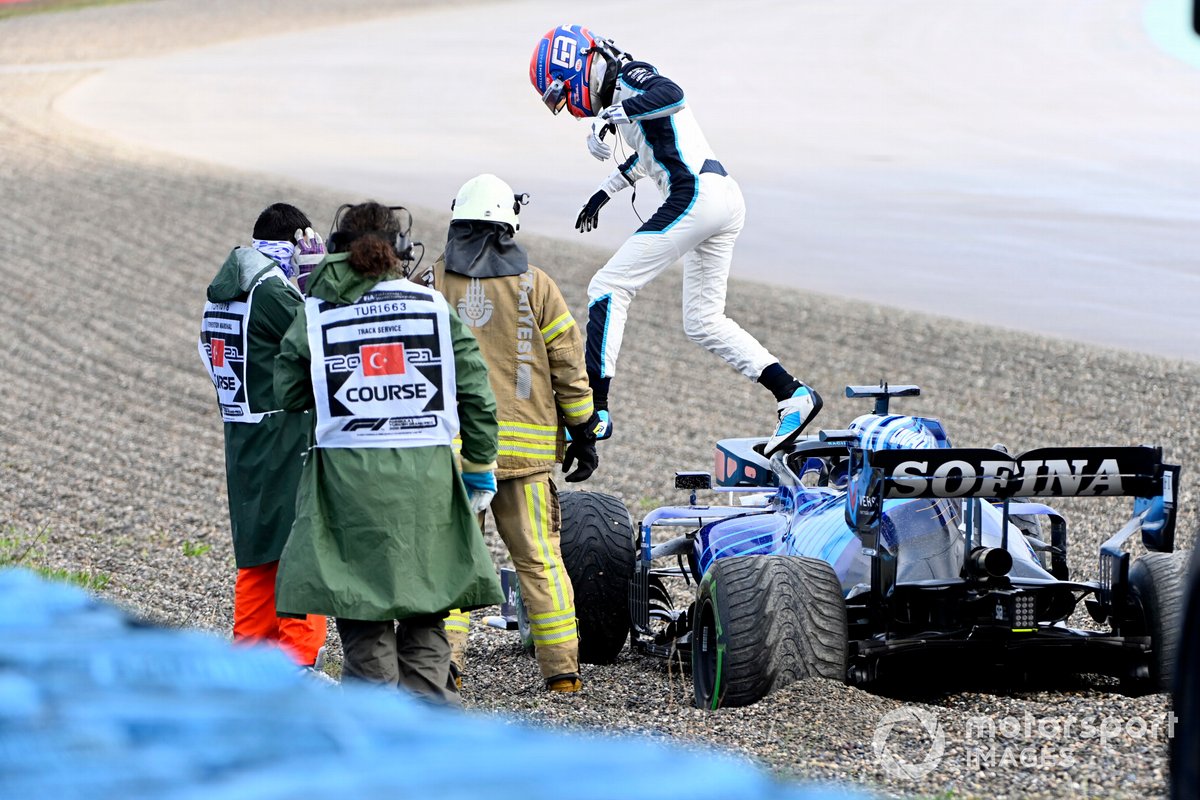 George Russell, Williams FW43B tras irse fuera de pista