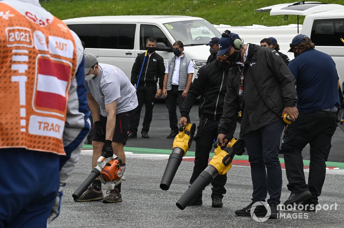 Crash at turn 2