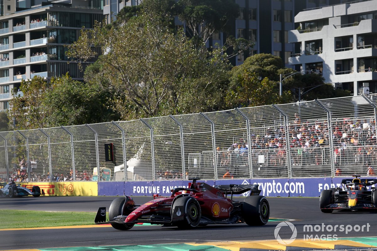 Charles Leclerc, Ferrari F1-75, Max Verstappen, Red Bull Racing RB18, George Russell, Mercedes W13