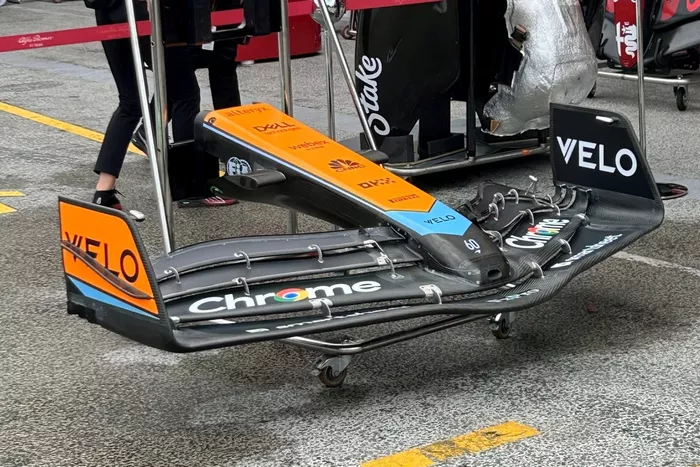 Detalle del alerón delantero del McLaren MCL60