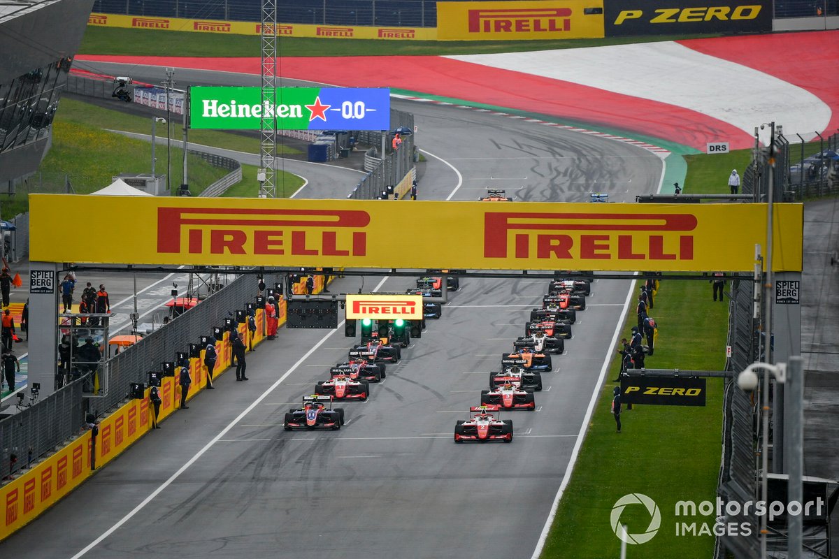 Frederik Vesti, Prema Racing, Devlin DeFrancesco, Trident, Logan Sargeant, Prema Racing and Oscar Piastri, Prema Racing at the start of the race