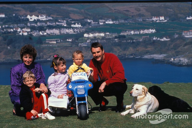 Nigel Mansel with his wife Roseanne, children Greg, Leo and Chloe
