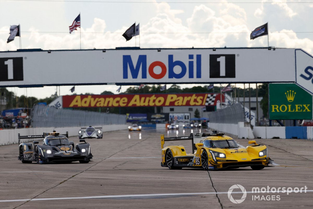 #85 JDC-Miller Motorsports Cadillac DPi, DPi: Stephen Simpson, Tristan Vautier, #5 Mustang Sampling Racing / JDC-Miller MotorSports Cadillac DPi, DPi: Sebastien Bourdais, Joao Barbosa